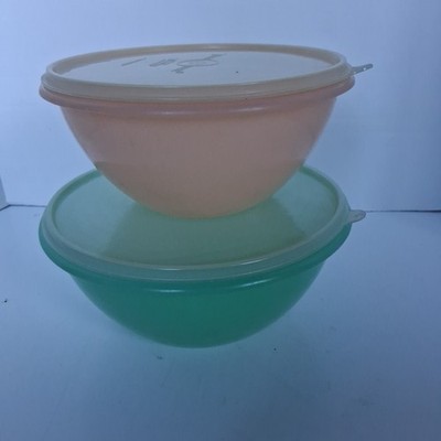 VTG Tupperware Wonderlier Bowl Set of 2 Nesting with Lids Made In USA