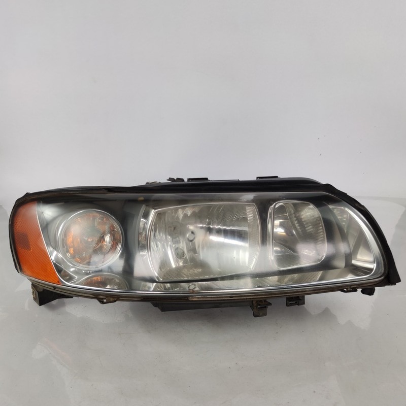8693566 Proiettore DX VOLVO V70/XC70 2.4i 20V (103Kw) SW 5p/b/2435cc