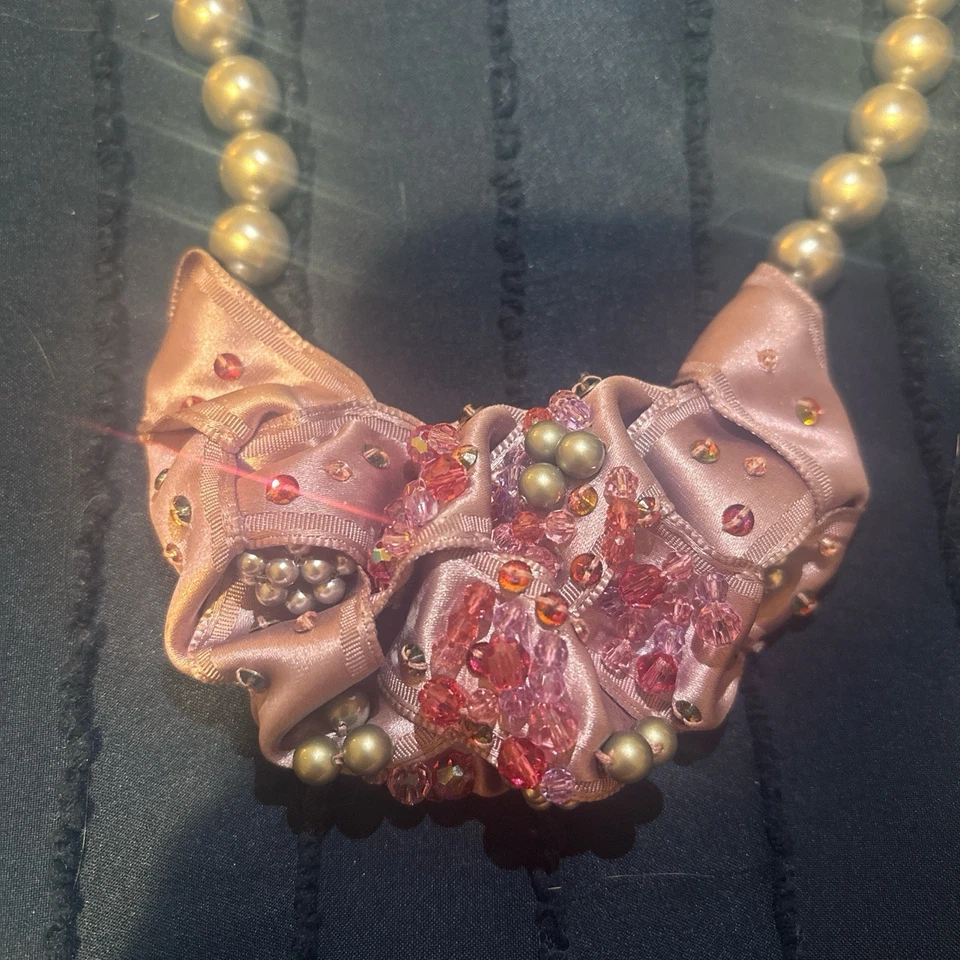 Collar Swarovski Cinta Lila Perla y Cristal en Caja Original Foto 2 de 4