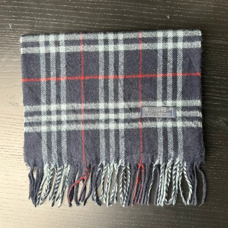 Burberrys Vintage Navy Check Scarf – Lambswool – Made in England