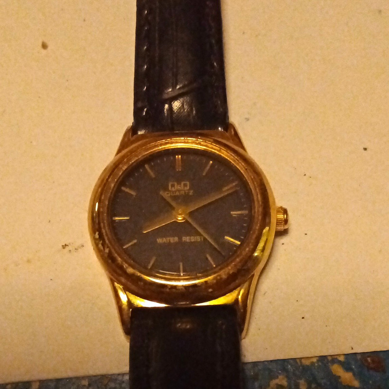 Q&Q Quartz Vintage Analog Water-Resistant Gold Case Black Dial Leather Strap