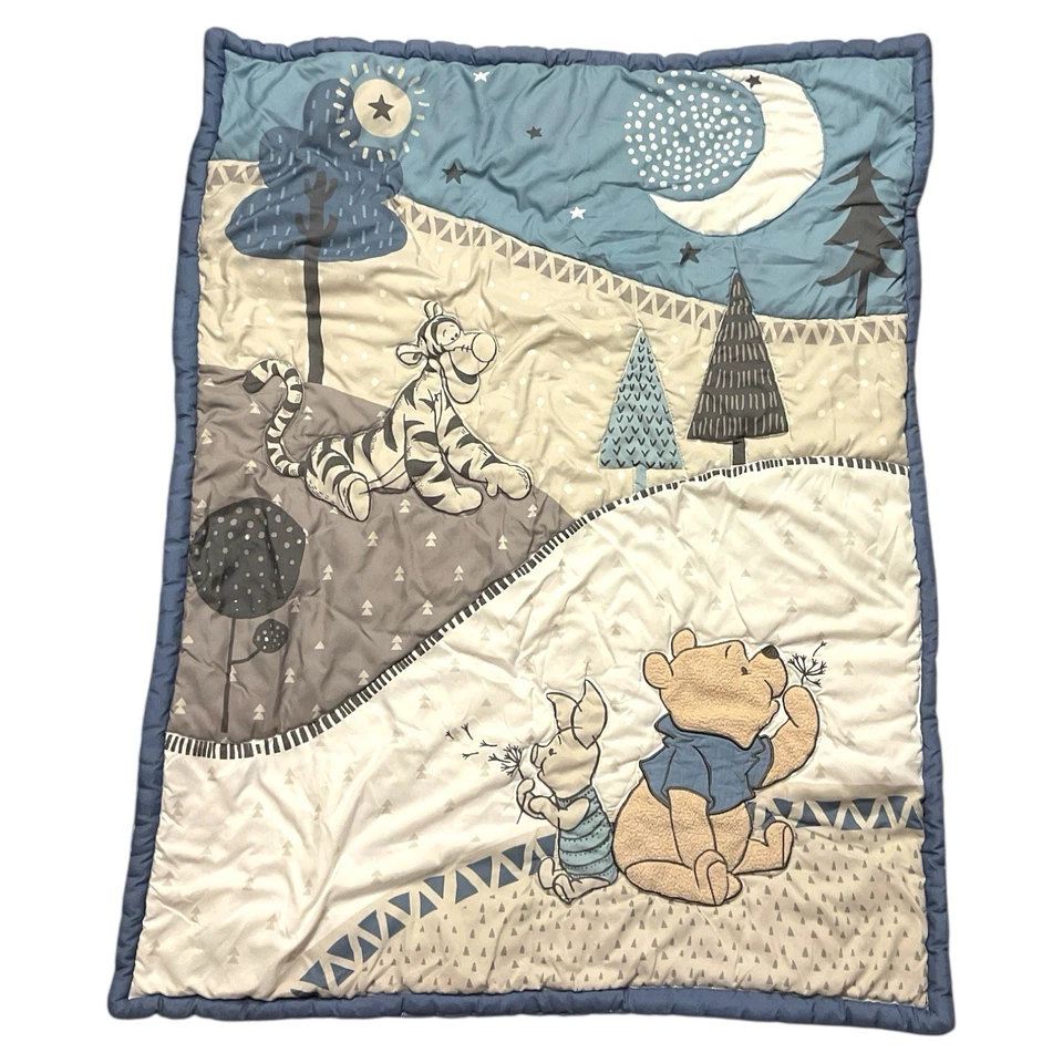 Disney Baby “Forever Pooh” Lote de 3 Piezas Edredón, Peluche Pooh y Móvil Musical Foto 2 de 4