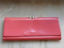 Ted Baker Salmon Pink Matinee Leather Clutch Bag Vintage 90s Kisslock closure.