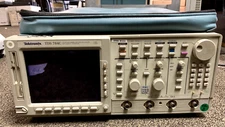 Tektronix TDS784C 4-Channel 1GHz 4GS/s Color Digitising Oscillscope For Parts