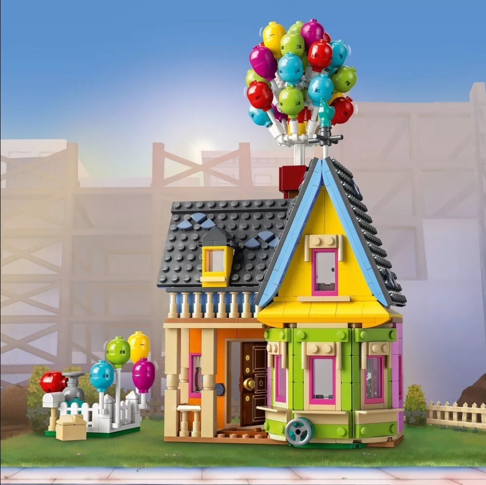 LEGO Disney and Pixar &lsquo;Up&rsquo; House for Disney Movie Fans 4