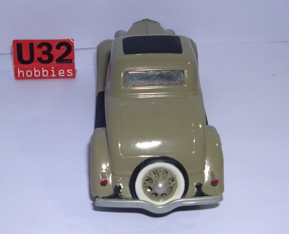 Kit de construcción Lindberg 21119 calibre N 1/32 57' Ford cupé montado Foto 3 de 4