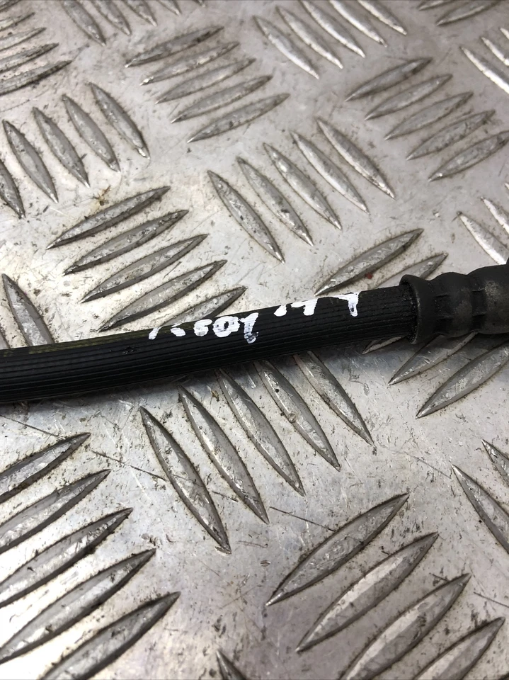 BMW M4 F83 M3 2016 trasero de competición se adapta al tubo de línea de freno del lado izquierdo o derecho Foto 3 de 4