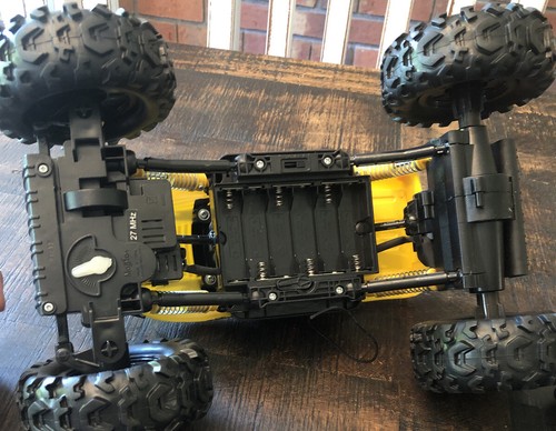 Maisto Tech - 81152 - Rock Crawler Radio Controlled Vehicle - Yellow - Picture 2 of 4