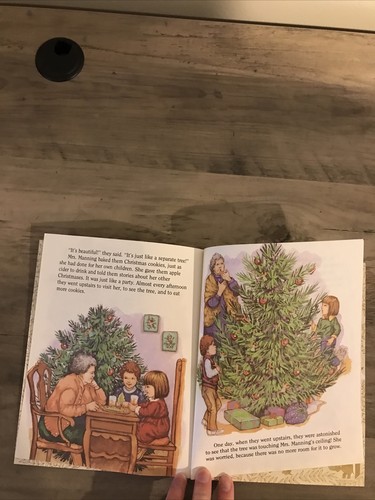 12 Favorite Little Golden Books For Christmas Box Set - Picture 5 of 19