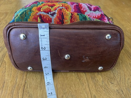 Bolso de hombro/cartera Maria’s Artisan Shop cosido floral y de cuero - Imagen 11 de 11