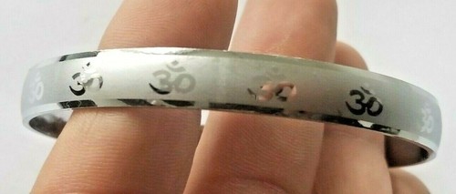 Braccialetto Argento Liscio Placcato Laser Incisione Leggenda Induina OM Kara India K - Foto 8 di 9