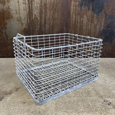 Alter Drahtgitterkorb  Stapelbox Gitterkiste Gitterbox Mesh Box / L51 B41 H30 cm