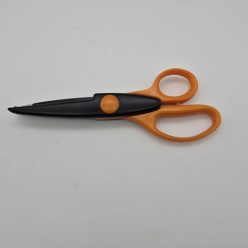 Fiskars Paper Edgers Crafting Scissors MINI-PINKING Pattern Left/Right Handed - Image 2 of 4