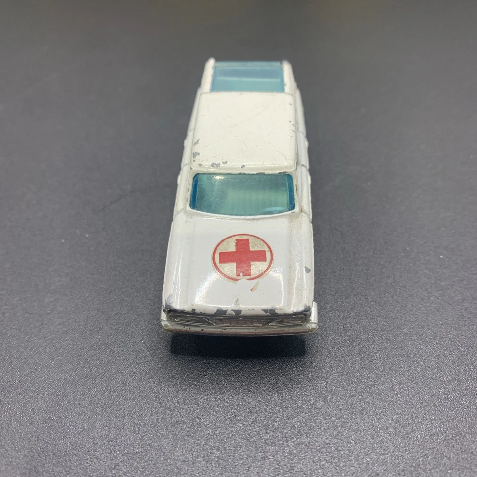 Ambulancia de colección Husky Corgi No30 Studebaker Wagonaire coleccionable rara Foto 4 de 4