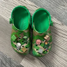 Crocs Kids Green Minecraft Clogs and Jibbitz size J4