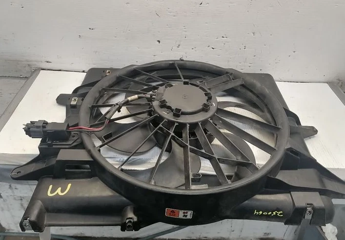 Conjunto de ventilador de refrigeración eléctrico Ford Mustang 2005-2014 Foto 2 de 2