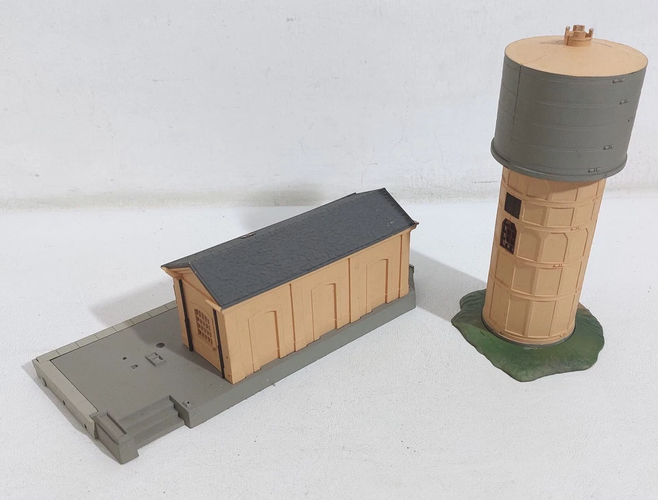 78196 Fermodellismo Rivarossi H0 - Silos (3679) e stazione Dubino (3751) - Immagine 2 di 4