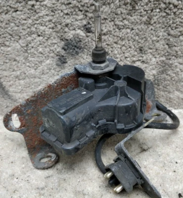 Mercedes W126 S Class SE SEL OS Right Headlight Wiper Motor 1268205242 Bosch - Image 1 of 4