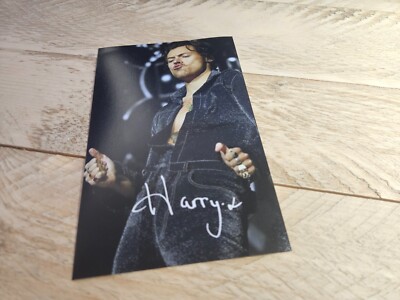 HARRY STYLES Repro-Autogramm - ca. 10x16 - (719)