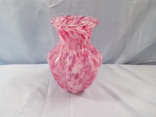Fenton Vasa Murrhina Glass Pink Rose Mist Vase 5 3/8" Tall