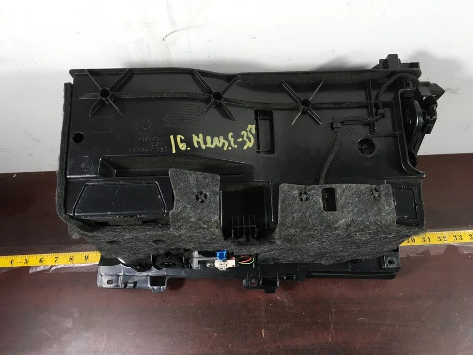 2010 - 2016 Mercedes Benz W212 E350 Dashboard Glove Box Compartment Black OEM . - Image 4 of 4