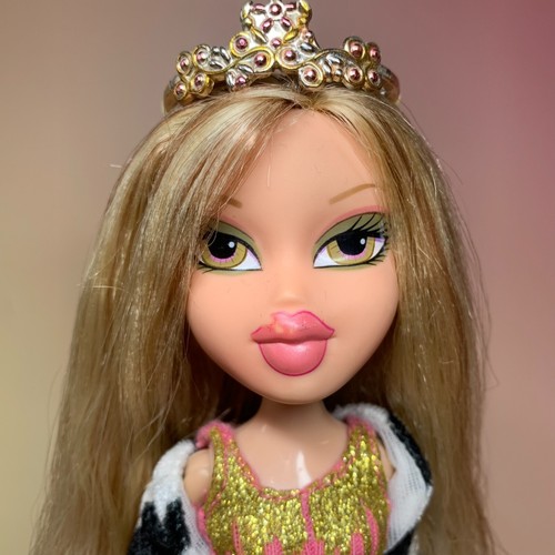 Bratz Princess Cloe Doll Incomplete, Full one outfit, Tiara and Comb HTF RARE - Picture 22 of 23