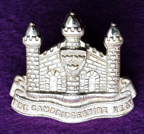 The Cambridgeshire Regiment J.R.Gaunt WW2 White Metal Military Cap Badge.  A2-2