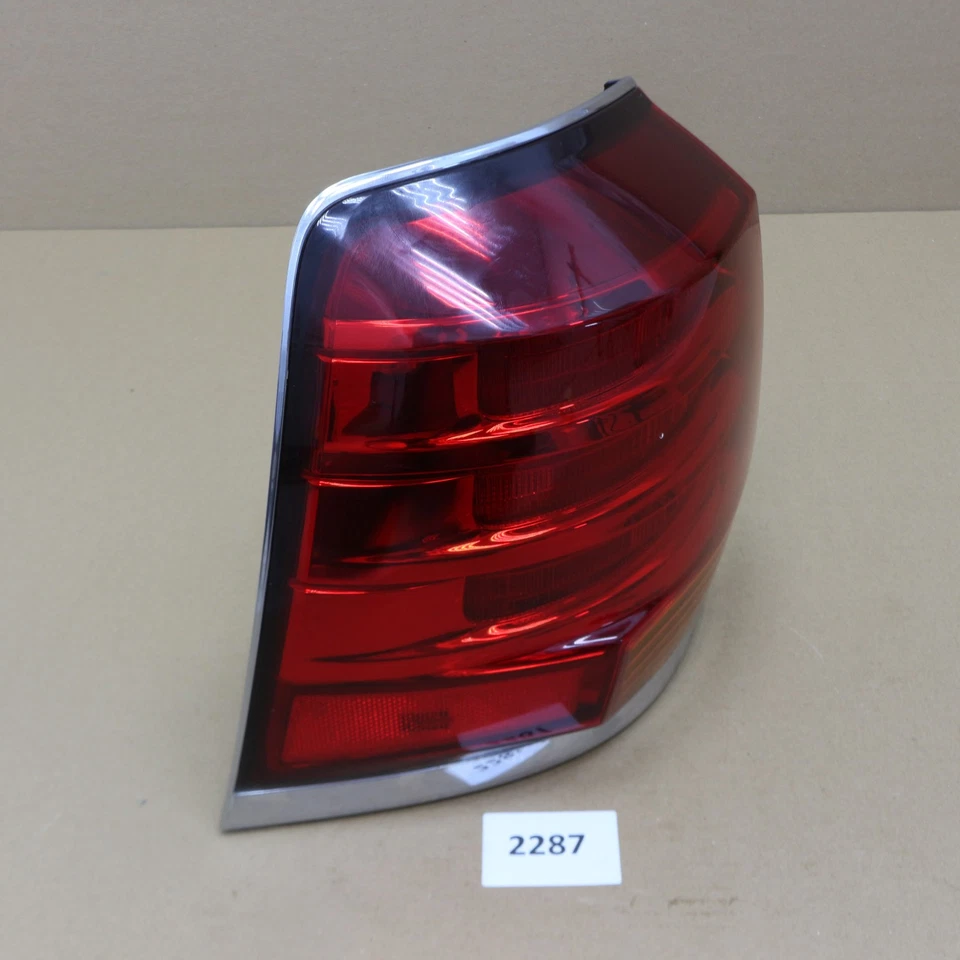 Lámpara combinada de luz trasera exterior LED izquierda OEM 81561-60780 Lexus LX570 2008-2011 OEM 81561-60780 Foto 2 de 4