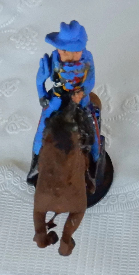 Soldado vintage pintado a mano a caballo en azul, sombrero holgado en 1938 centavo grande Foto 3 de 4