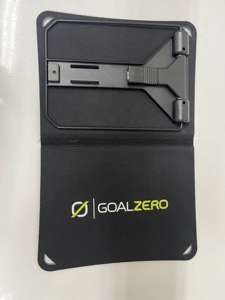 Cargador de panel solar Goal Zero Nomad 10 para mochileros senderismo/camping Foto 3 de 4