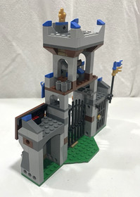 LEGO 70402 The Gatehouse Raid 100% with Manual, no box - 2013