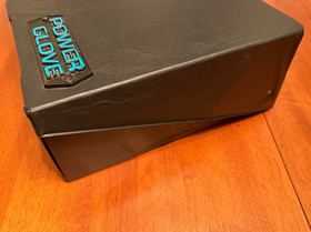 Power Glove complete in box black travel salesman case nintendo nes RARE MINT