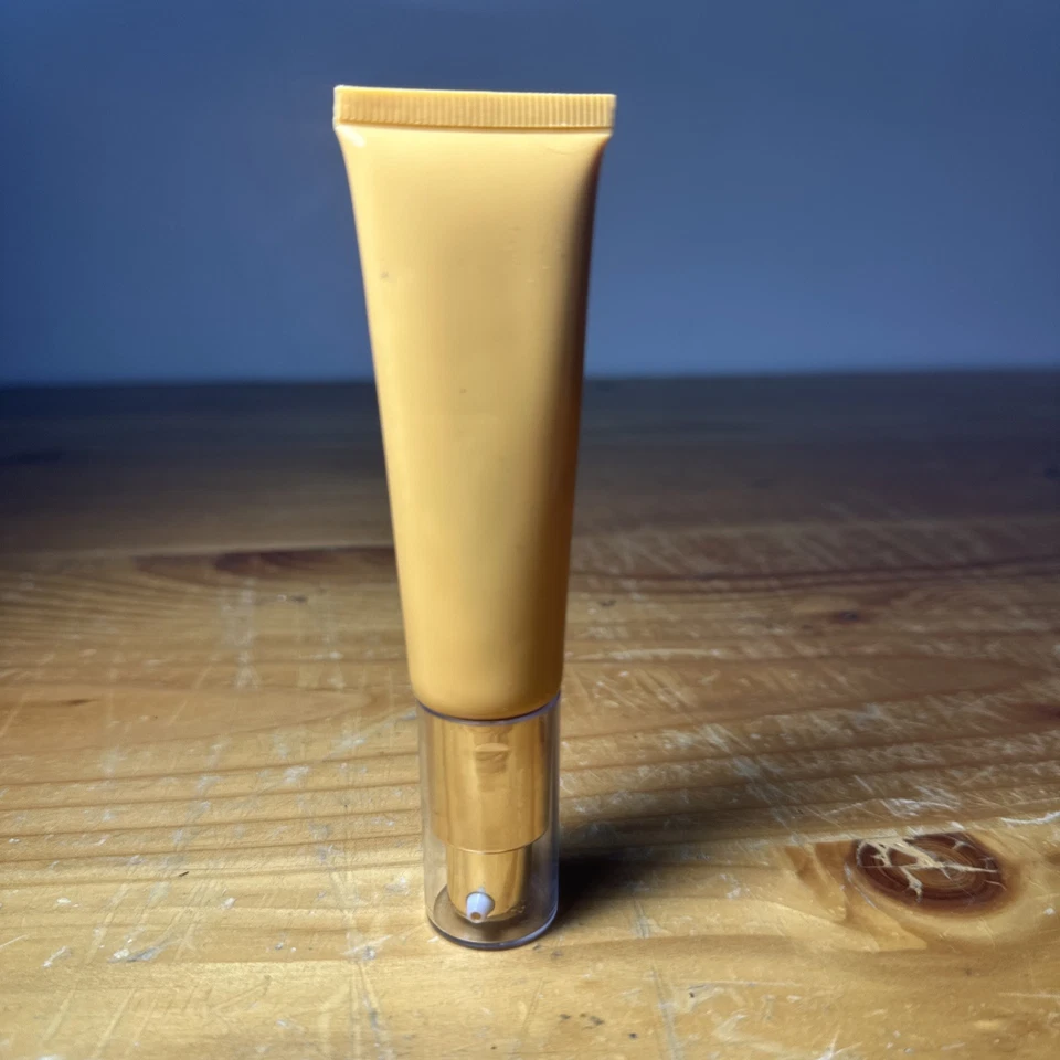 Imprimación OPV BEAUTY LONDON Joy Adenuga Skin Gold - 30 ml / 1,0 fl oz / agua de rosas Foto 2 de 4