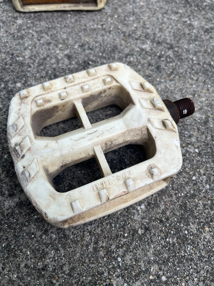 Vintage HTI-863 1/2" Pedals for 80s GT Dyno Performer Detour White Bmx Old - Image 3 of 4