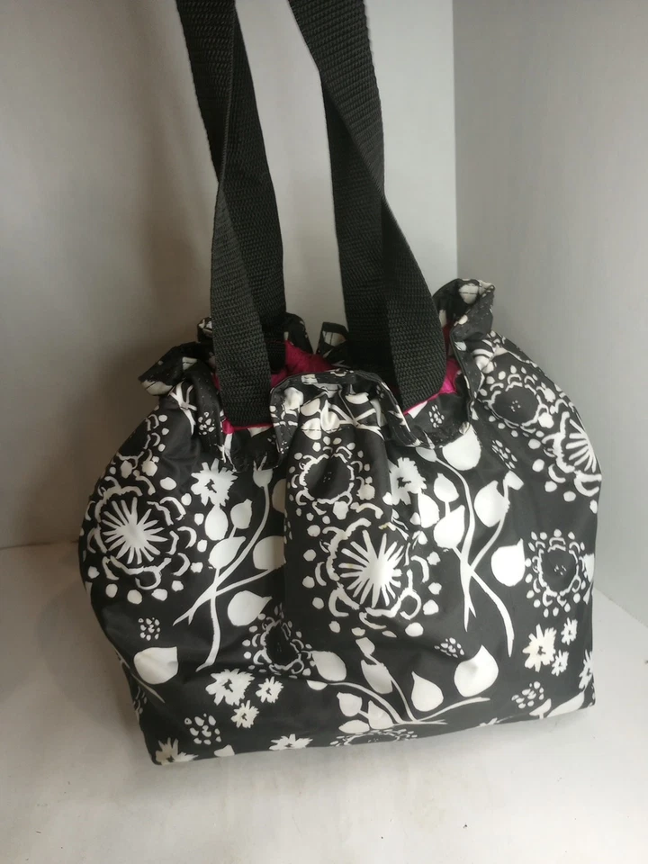 Bolsa de almuerzo Thirty One con aislamiento térmico Cinch It Up puntos grandes floral negro rosa Foto 4 de 4