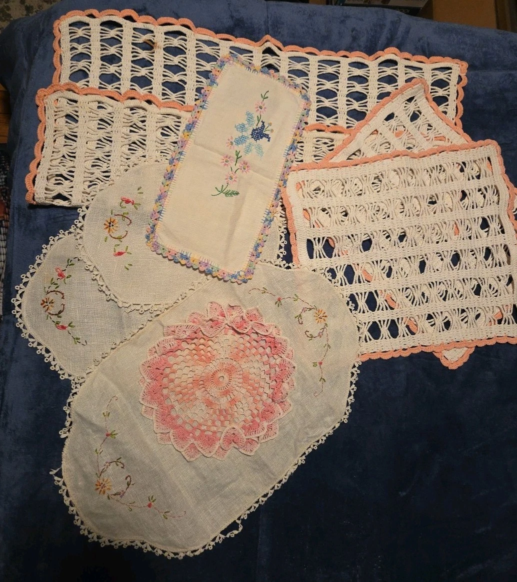 Pink 1920-1949 Time Period Manufactured Collectible Doilies for