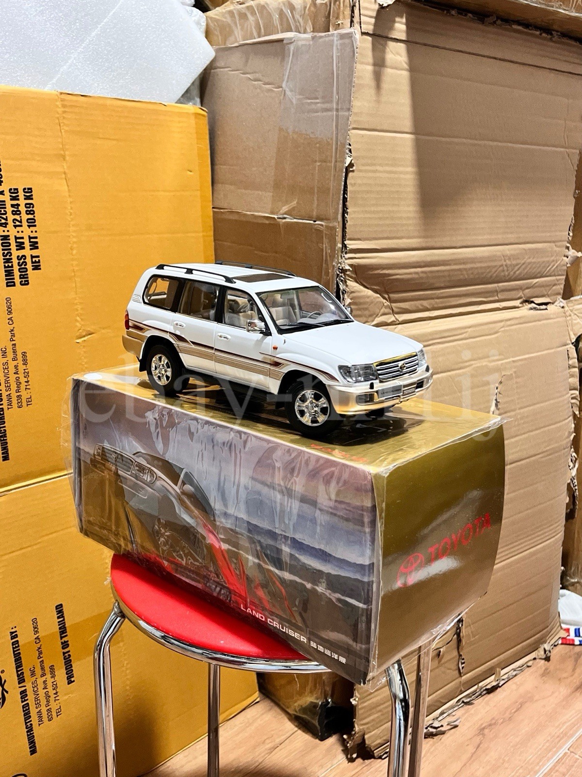 1:18 Scale Toyota Land Cruiser White Diecast Model Car