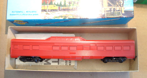 Coche domo Vista aerodinámico rojo vintage en caja Athearn 1820 sin decorar | Zustand: New
