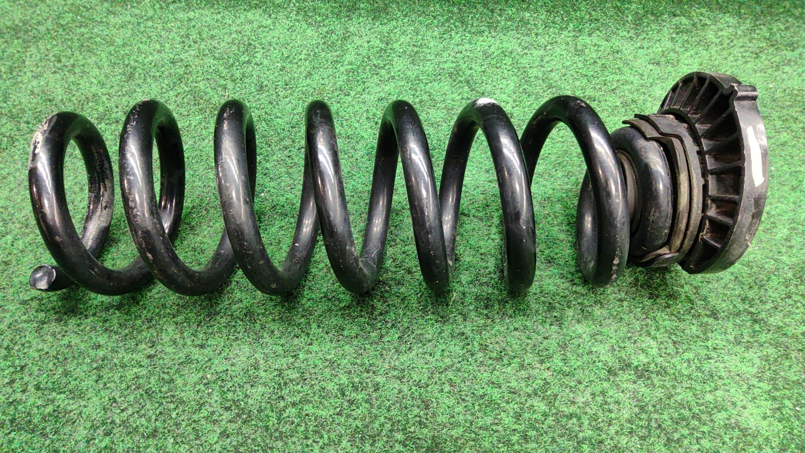 2016-2022 Mercedes Glc 300 Rear Left/ Right Coil Spring 17k Mils Oem A2533241604
