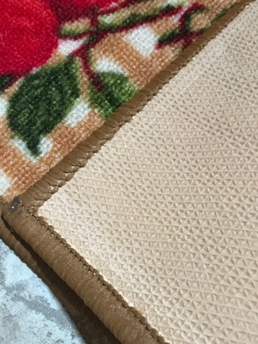 Kitchen Rug Red Apples 18“ X 30“ 100% Nylon Non-Skid Rubber Back Vivid Colors - Picture 3 of 12