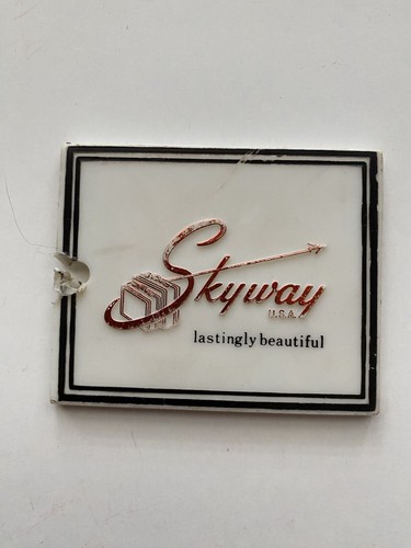 Vintage Skyway USA Lastingly Beautiful Plastic Luggage Tag Baggage Tag *READ*