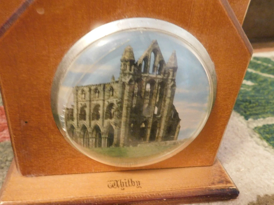 Antigo Suporte de Carta de Mesa de Madeira Feito à Mão Whitby Church foto sob plástico RARO - Imagem 3 de 4