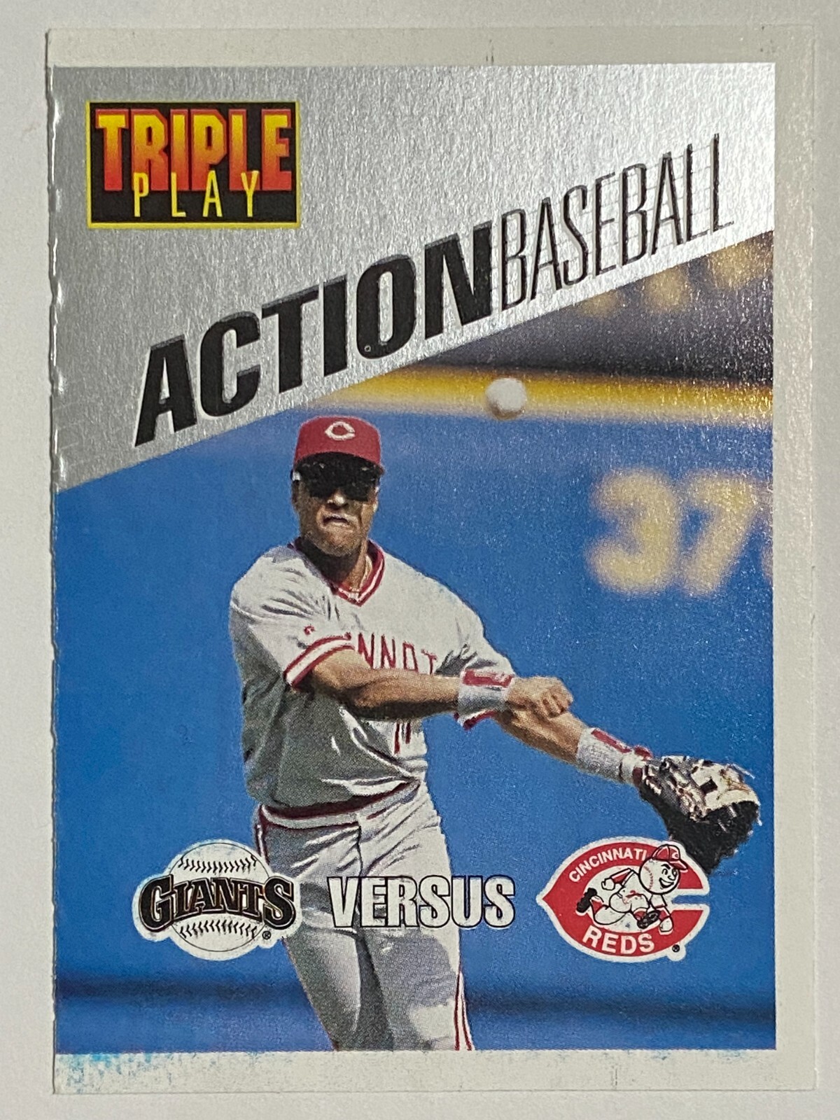1993 Donruss Triple Play #8 Barry Larkin Cincinnati Reds Action