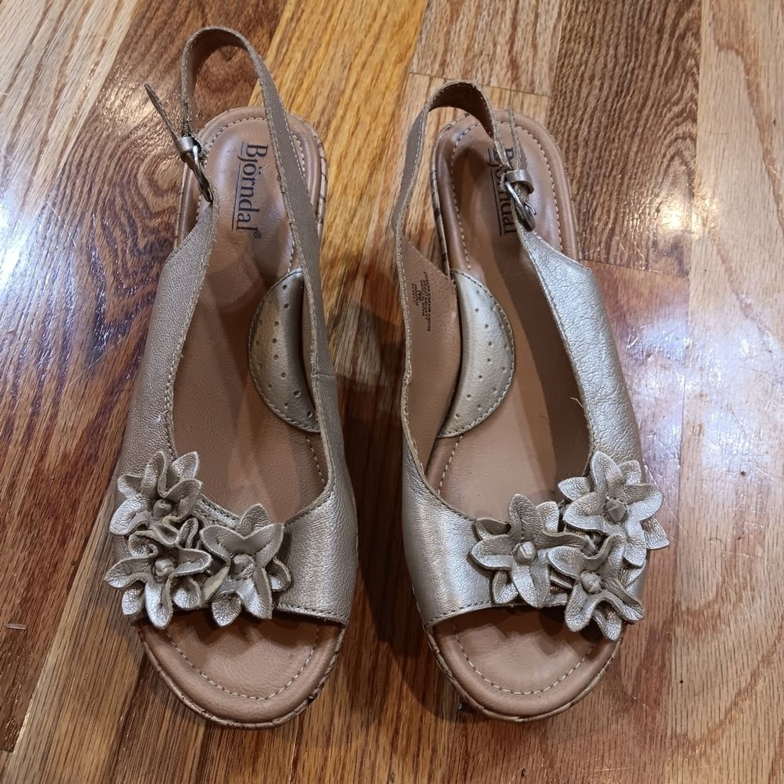 APL Bjorndal Zeppe Floreali Oro Daphne Taglia 9