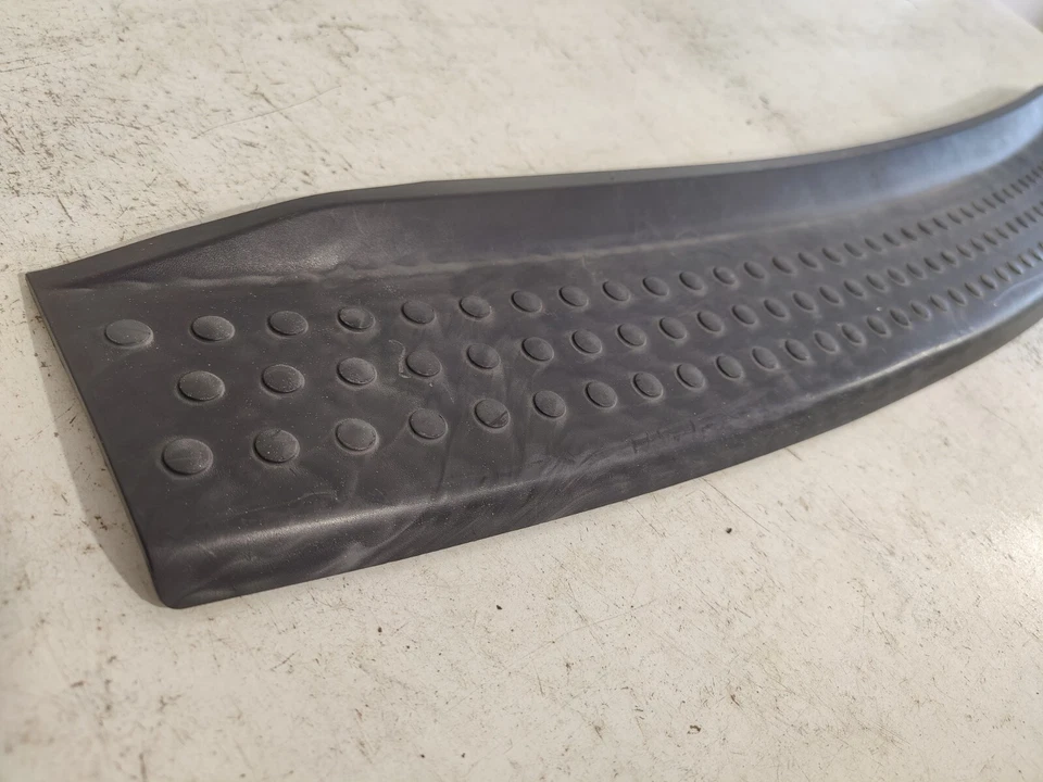2008-2010 Chrysler Town and Country Grand Caravan Rear Bumper Step Pad OEM Foto 3 de 4