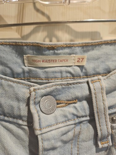 Vaqueros Levis cintura alta cónicos lavado claro talla 27 - Imagen 4 de 8
