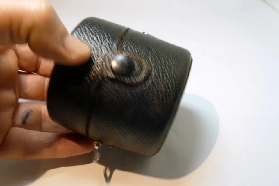 Estuche rígido Pentax para lente Super Takumar 24 mm f3,5 M42 (se adapta a 50 mm f1,4 SMC) Foto 3 de 4