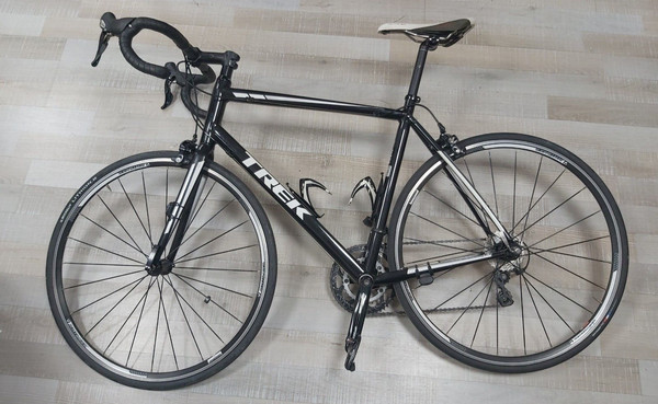 Bicicleta de carretera TREK ONE SERIES 1.5 H2 con ruedas Bontrager, Sillin Gobi