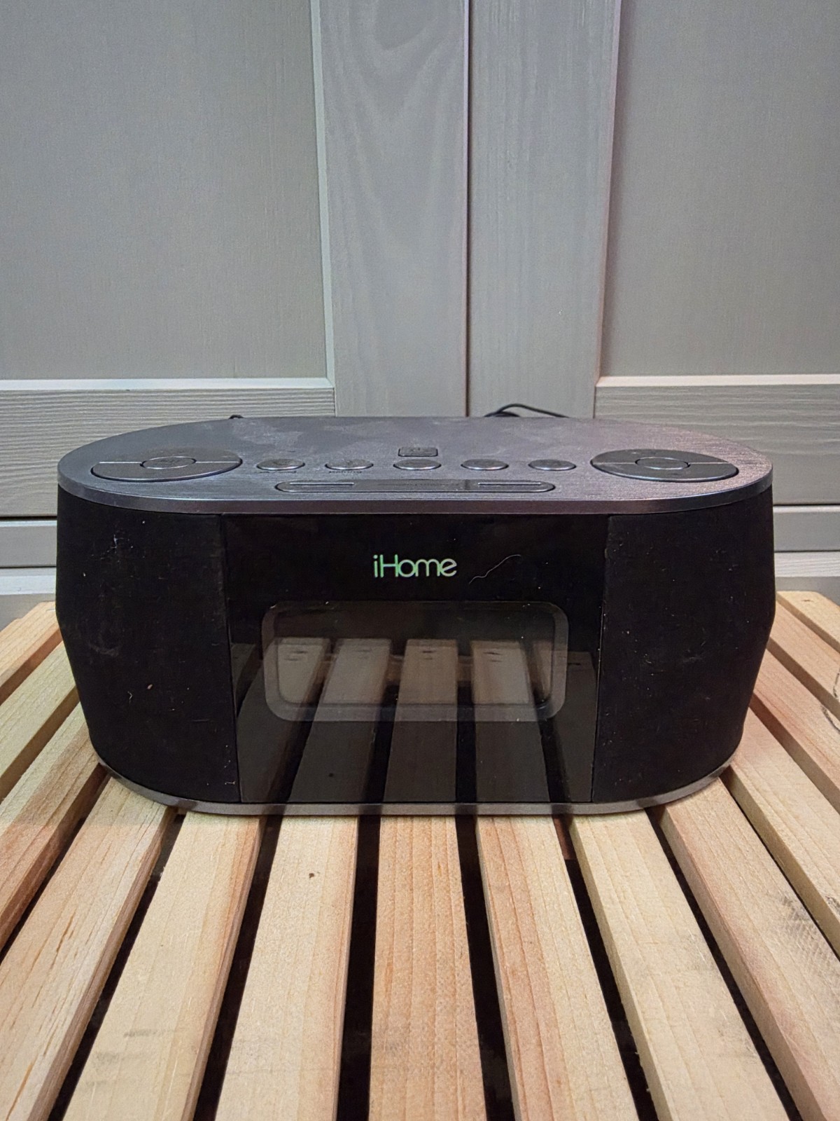 iHome iBT38 Wireless Bluetooth Stereo FM Alarm Clock Radio, USB Charging, TESTED