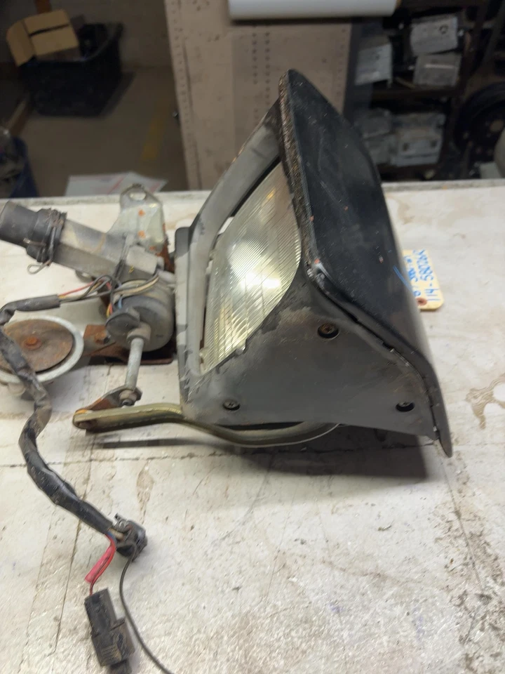 Conjunto de puerta faro derecho pasajero STARION 84-89 CONQUEST 1983-89 Foto 3 de 4